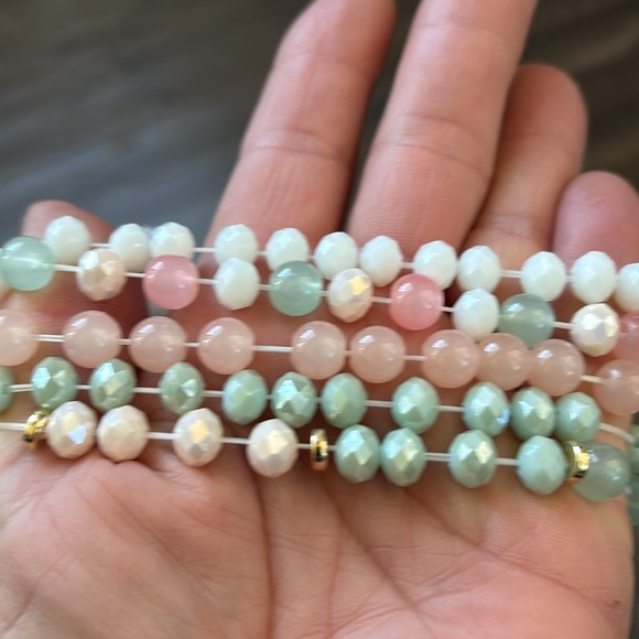 Madison & Pearl 5 Row pearlized beads stretch bracelet,heart, cross gold charms - Picture 4 of 4